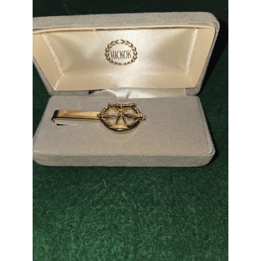 Vtg. S. Rae Hickok Award Professional Athlete Tie Clasp USA (B-1)